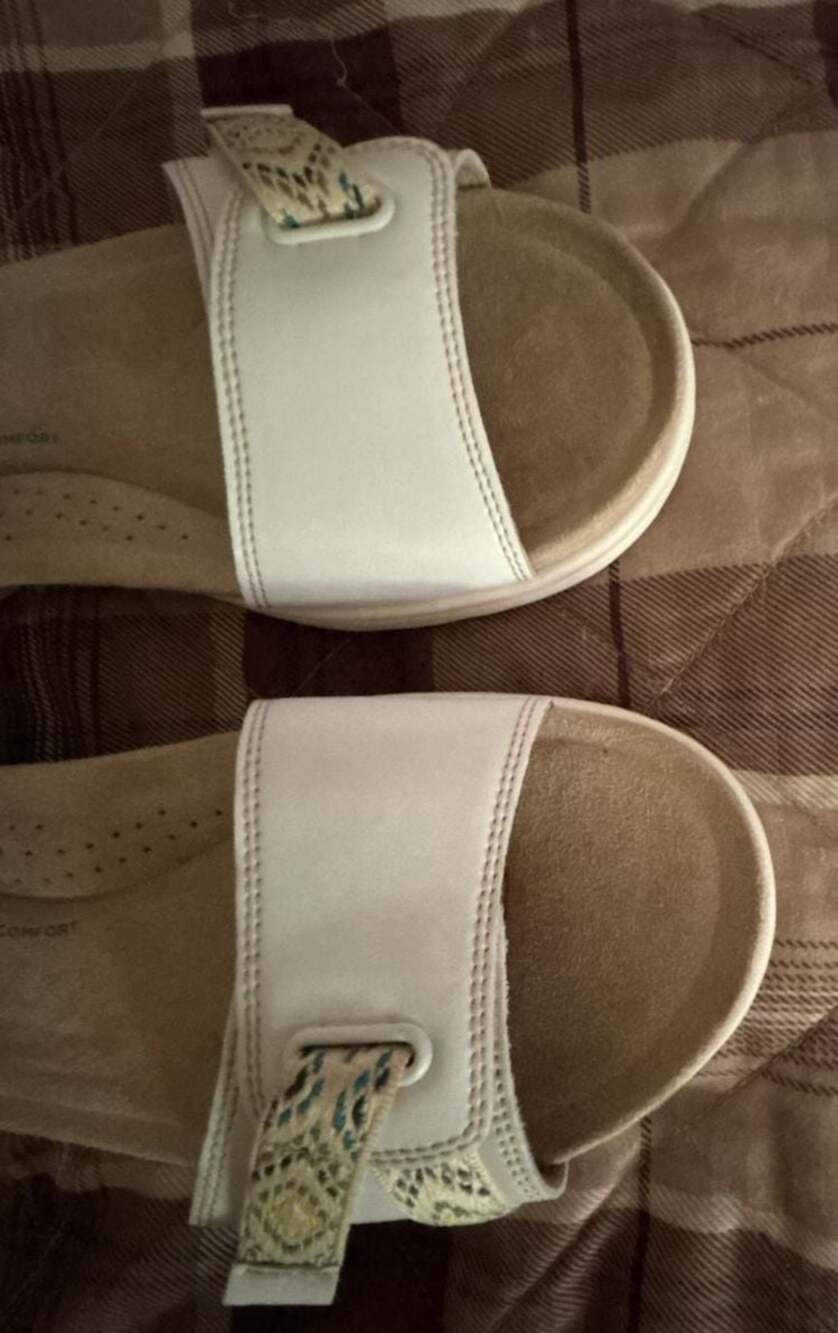 Clarks - Picture 7 of 9